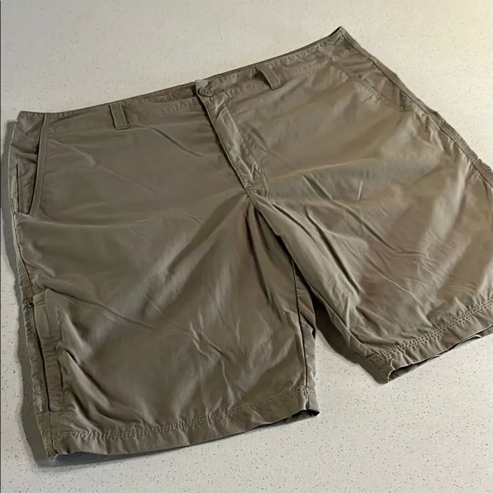 Mountain Hardwear Tan Flat Front Performance Shorts Size 38 XLarge